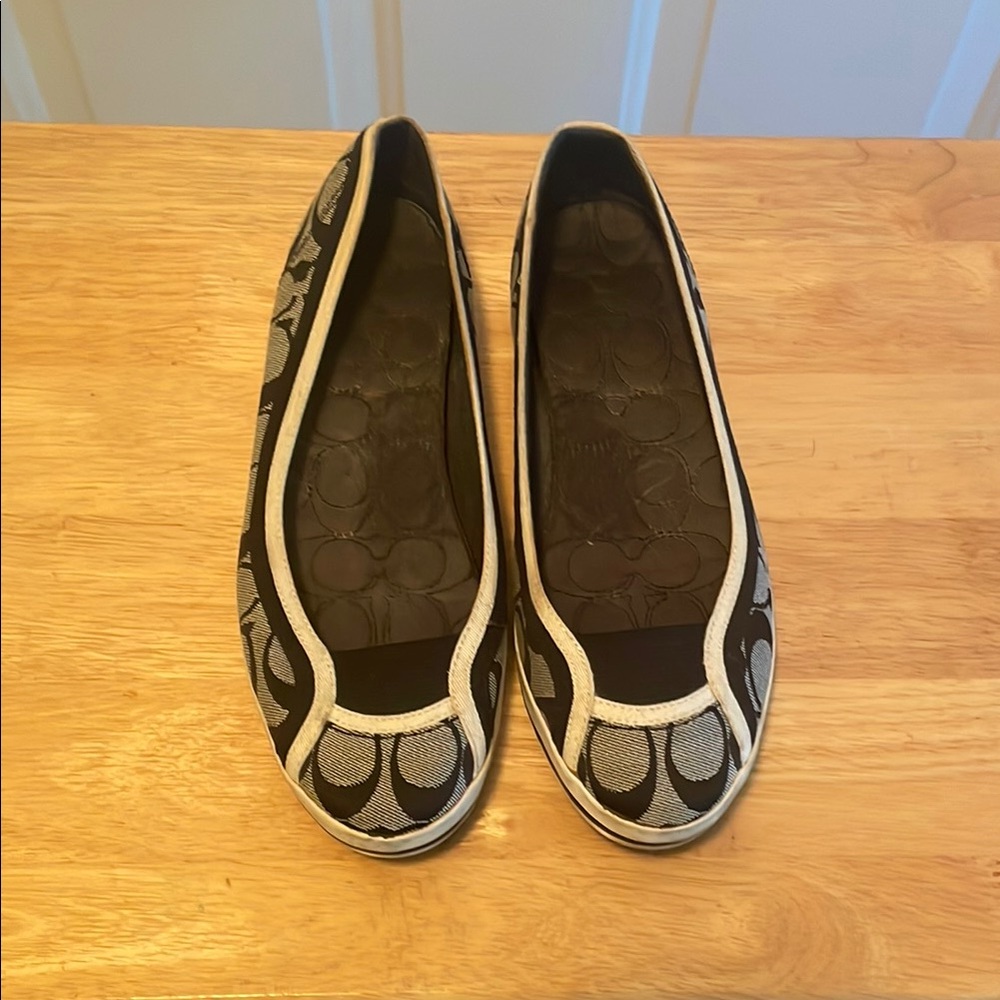 Women's Black and Cream Flats